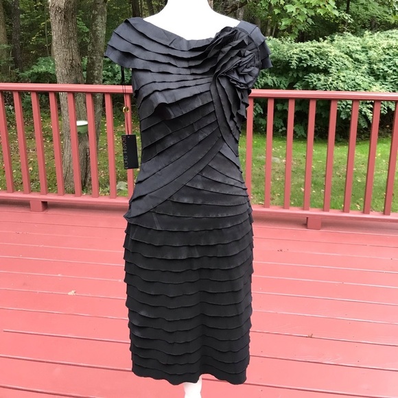 NWT! TADASHI SHOJI Size 8 black tiered dress